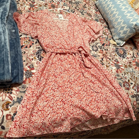 NWT Pink and Red Floral Wrap Boutique Dress 🌸 - Picture 7 of 8